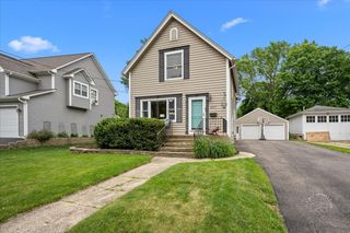 907 Illinois Avenue, St. Charles, IL 60174