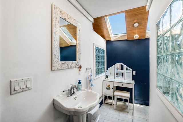 91 Currier St, Methuen, MA 01844