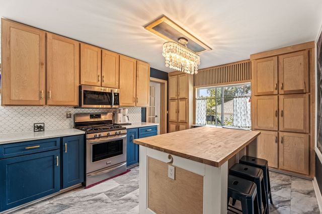 91 Currier St, Methuen, MA 01844