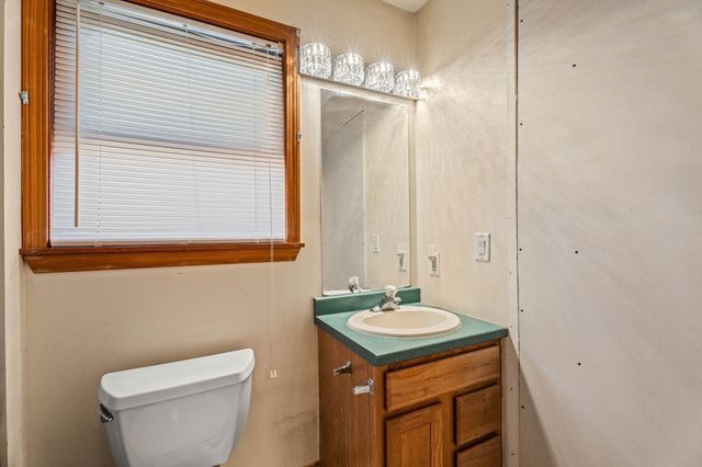 91 Currier St, Methuen, MA 01844
