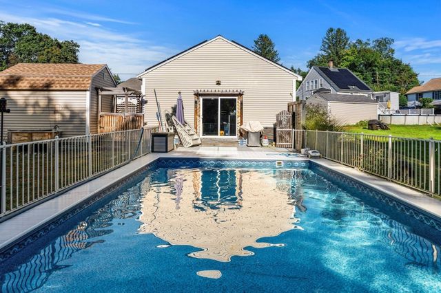91 Currier St, Methuen, MA 01844
