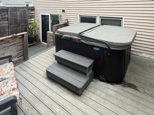 91 Currier St, Methuen, MA 01844
