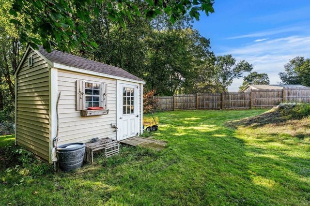 91 Currier St, Methuen, MA 01844