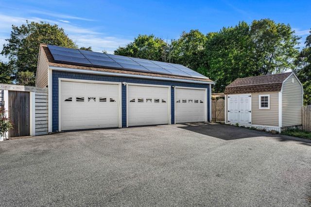 91 Currier St, Methuen, MA 01844