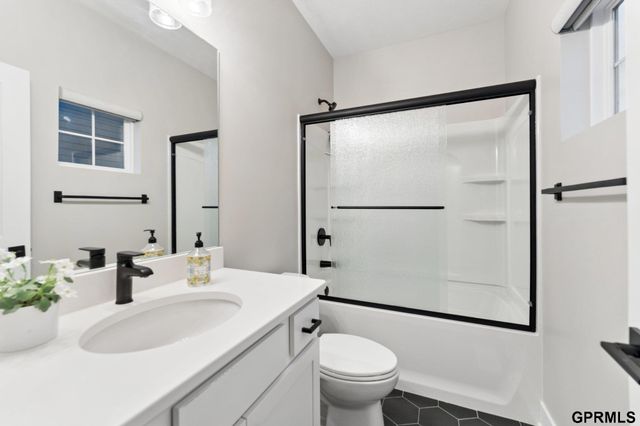 1911 Dahlman Rows Plaza, Omaha, NE 68108