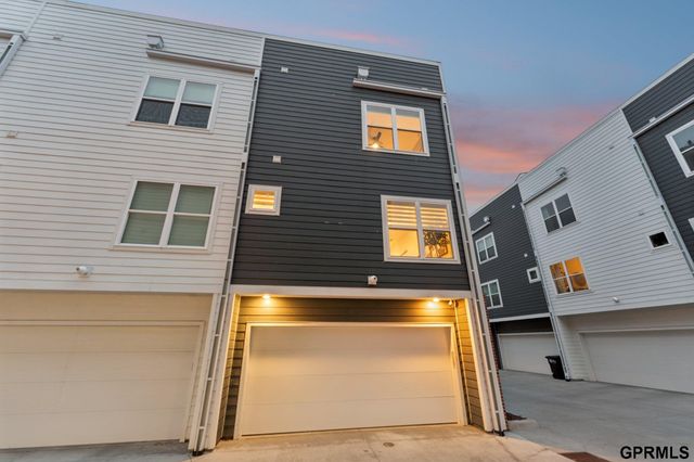 1911 Dahlman Rows Plaza, Omaha, NE 68108
