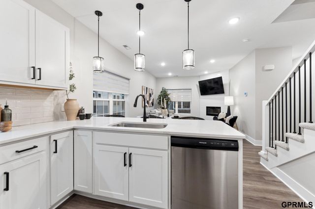 1911 Dahlman Rows Plaza, Omaha, NE 68108