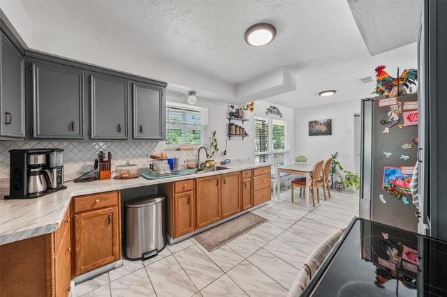 109 Didlake Road, Huntsville, TX 77340