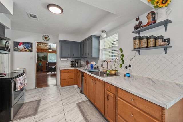 109 Didlake Road, Huntsville, TX 77340
