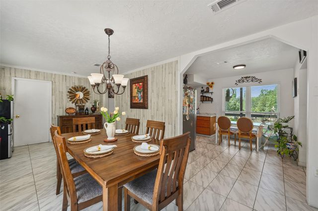 109 Didlake Road, Huntsville, TX 77340