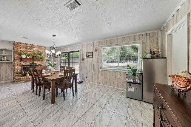 109 Didlake Road, Huntsville, TX 77340