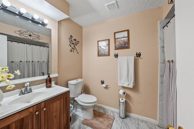 109 Didlake Road, Huntsville, TX 77340