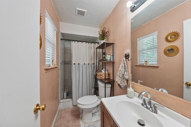 109 Didlake Road, Huntsville, TX 77340