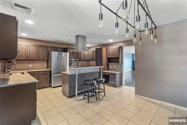 300 Gorge Road 2, Cliffside Park, NJ 07010