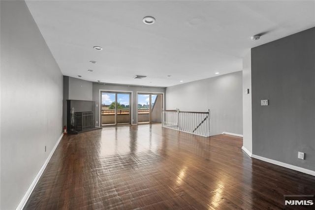 300 Gorge Road 2, Cliffside Park, NJ 07010