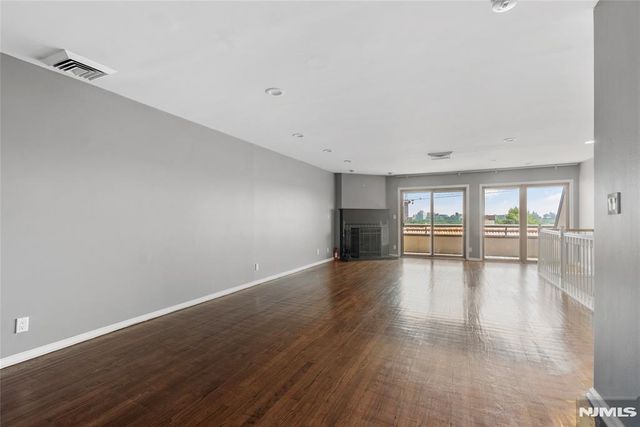300 Gorge Road 2, Cliffside Park, NJ 07010
