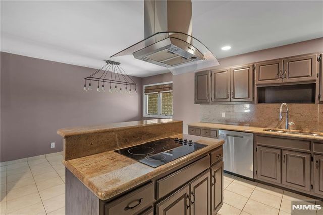 300 Gorge Road 2, Cliffside Park, NJ 07010
