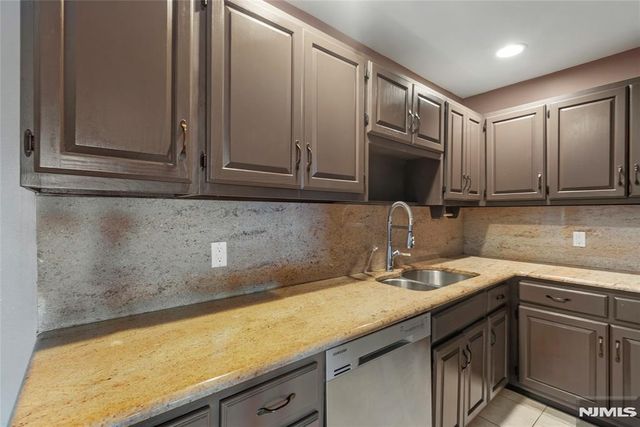 300 Gorge Road 2, Cliffside Park, NJ 07010
