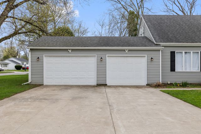 1102 W 14th Street, La Porte, IN 46350