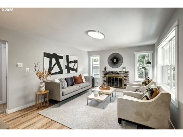 6574 Sw FLORENCE Ln, Portland, OR 97223