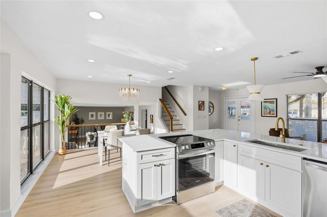 8507 WOODDALE COURT, Tampa, FL 33615