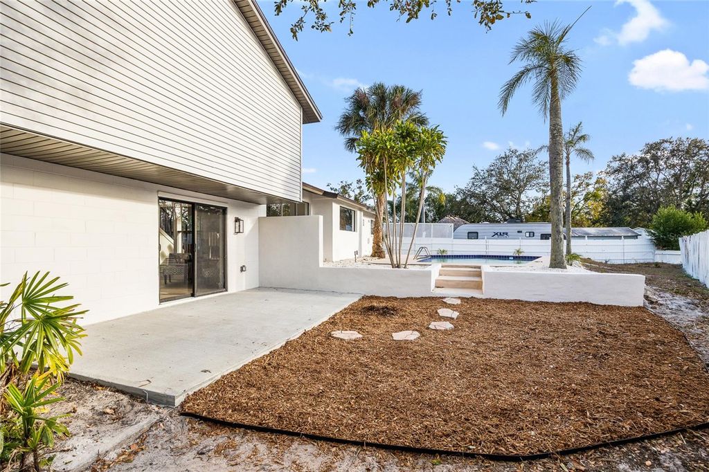 Image 32 of property listing at 8507 WOODDALE COURT, Tampa, FL 33615