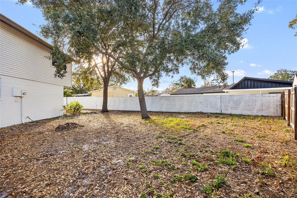 Image 34 of property listing at 8507 WOODDALE COURT, Tampa, FL 33615