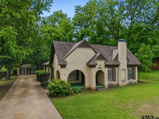 202 E College Street, Big Sandy, TX 75755