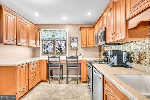 672 W SPRING ST, Fleetwood, PA 19522