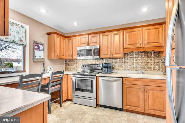 672 W SPRING ST, Fleetwood, PA 19522