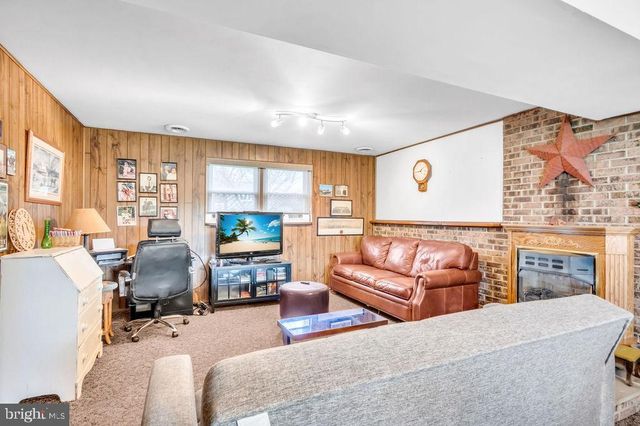 672 W SPRING ST, Fleetwood, PA 19522