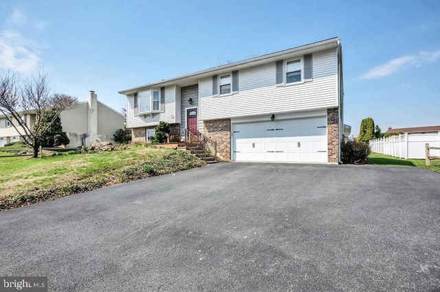 672 W SPRING ST, Fleetwood, PA 19522