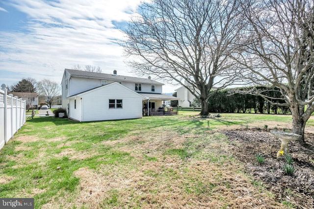 672 W SPRING ST, Fleetwood, PA 19522