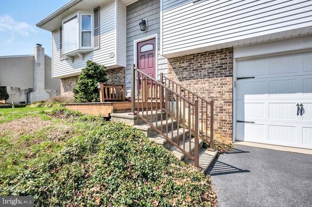 672 W SPRING ST, Fleetwood, PA 19522