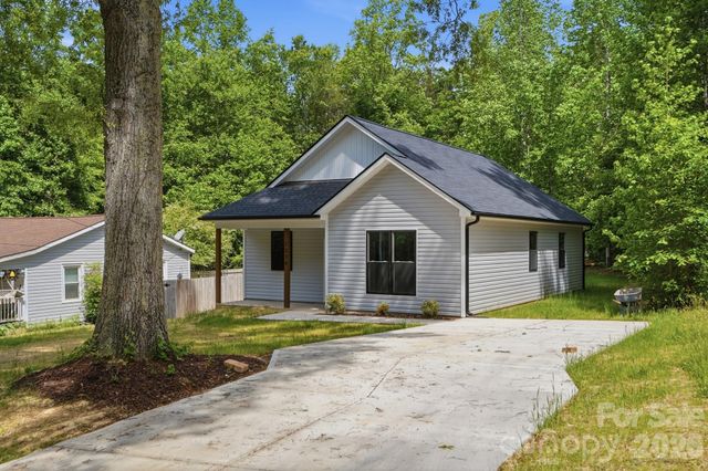 1230 Wilmington Avenue, Statesville, NC 28677