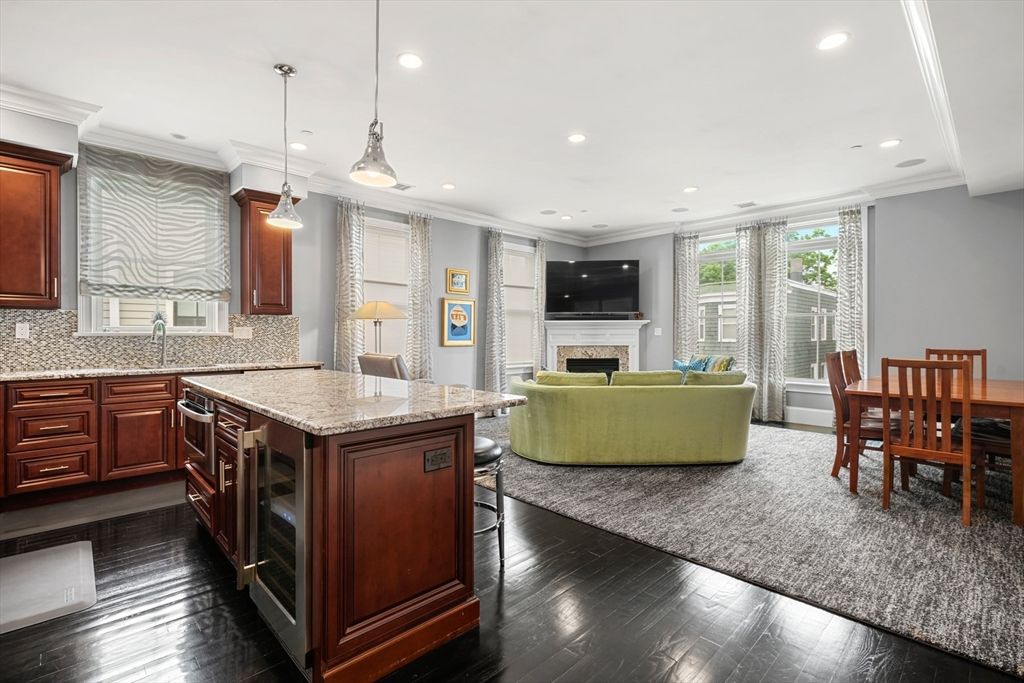 615 E 6th St 6, Boston, MA 02127