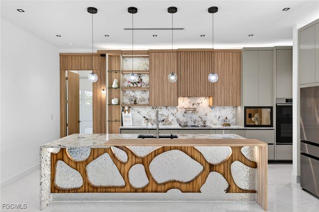 1035 Embers PKWY W, Cape Coral, FL 33993