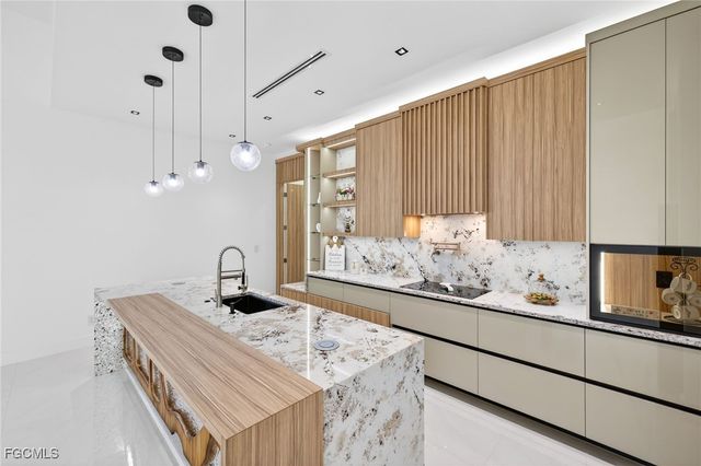 1035 Embers PKWY W, Cape Coral, FL 33993