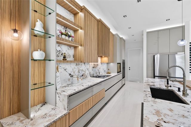 1035 Embers PKWY W, Cape Coral, FL 33993