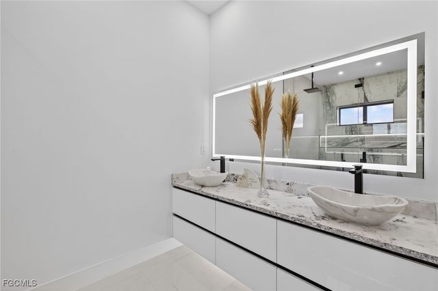 1035 Embers PKWY W, Cape Coral, FL 33993