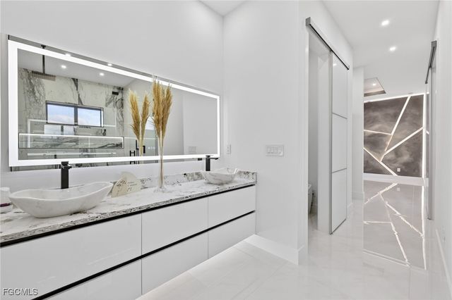 1035 Embers PKWY W, Cape Coral, FL 33993