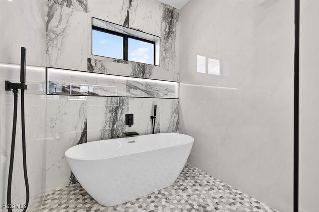 1035 Embers PKWY W, Cape Coral, FL 33993