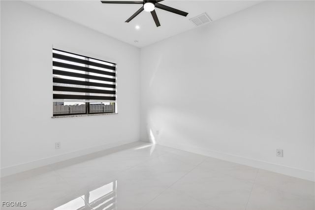 1035 Embers PKWY W, Cape Coral, FL 33993