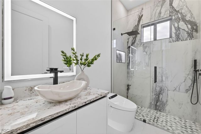 1035 Embers PKWY W, Cape Coral, FL 33993