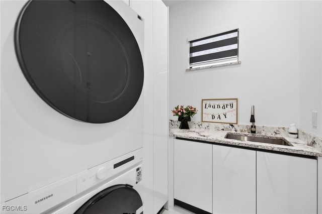 1035 Embers PKWY W, Cape Coral, FL 33993