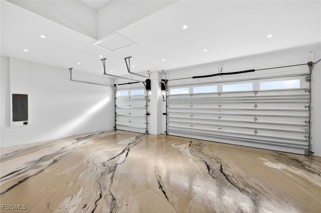 1035 Embers PKWY W, Cape Coral, FL 33993