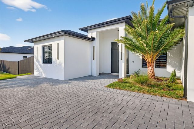 1035 Embers PKWY W, Cape Coral, FL 33993