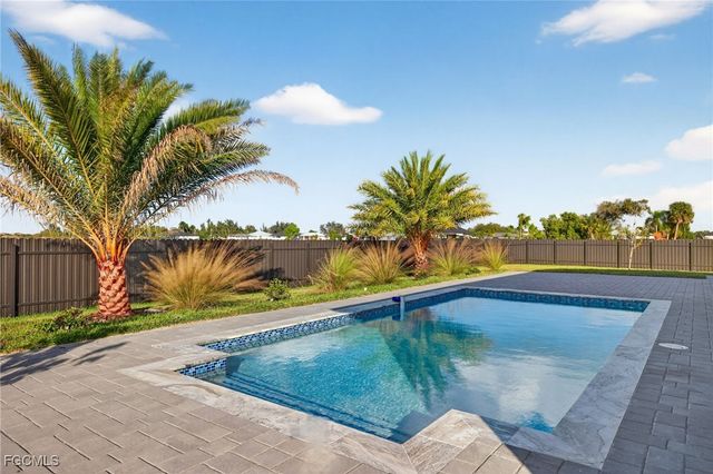 1035 Embers PKWY W, Cape Coral, FL 33993