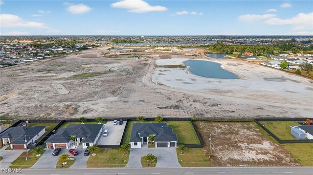 1035 Embers PKWY W, Cape Coral, FL 33993