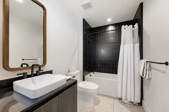 48 East Ave 1809, Austin, TX 78701